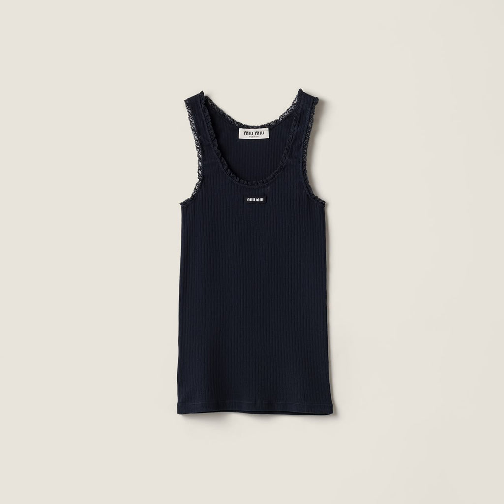 Tank top lady 🤍