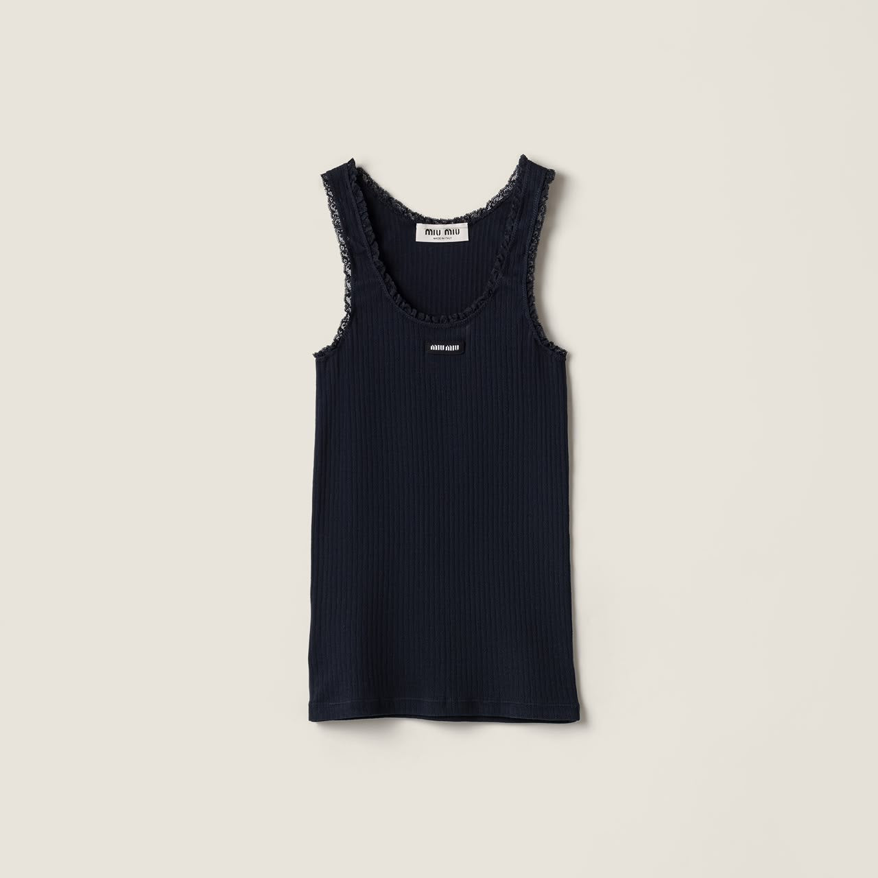 Tank top lady 🤍