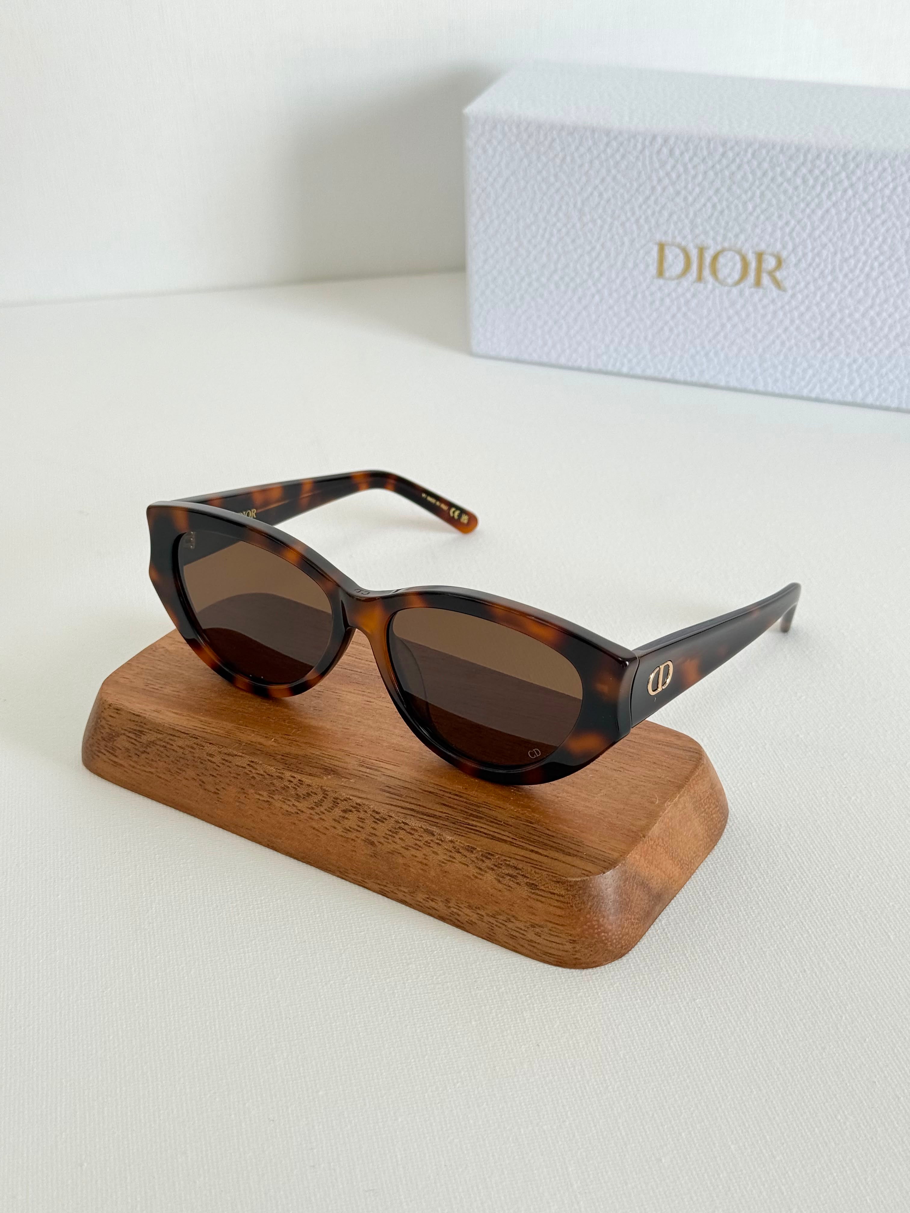 Dior sunglasses 🕶️